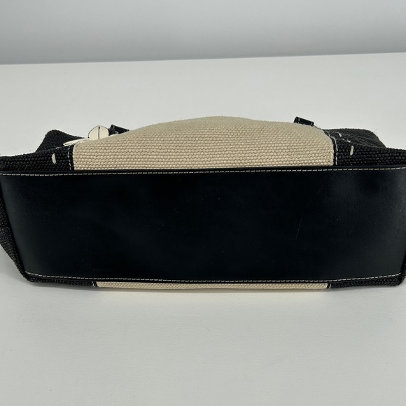 Relic Womens Colorblock Woven Shoulder Bag Black Cream Flower Charm Tote - Picture 6 of 9